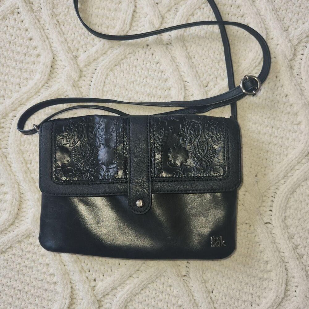 The Sak Black Leather Crossbody/ Shoulder Bag - Picture 2 of 8